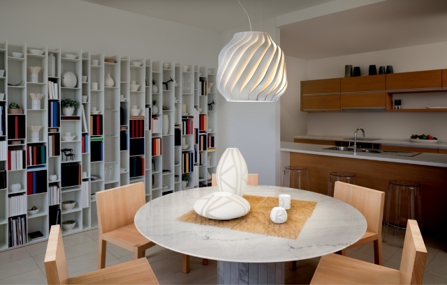 Suprafata segmentata a corpului de iluminat cu lampa Fabbian Fabbian lampă modernă design pandantiv alb lumină indirectă
