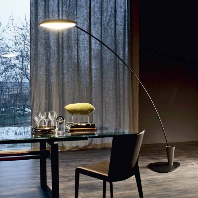 Design lampă de podea-lumină difuză neagră-idei de iluminat-spații de locuit Proiectarea lămpii de podea lumină difuză - idei indirecte iluminare interioară