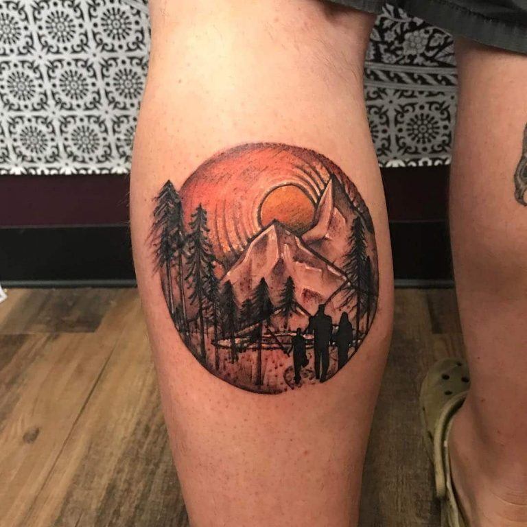 Tatouage Sun Rise Mountain sur la jambe des hommes