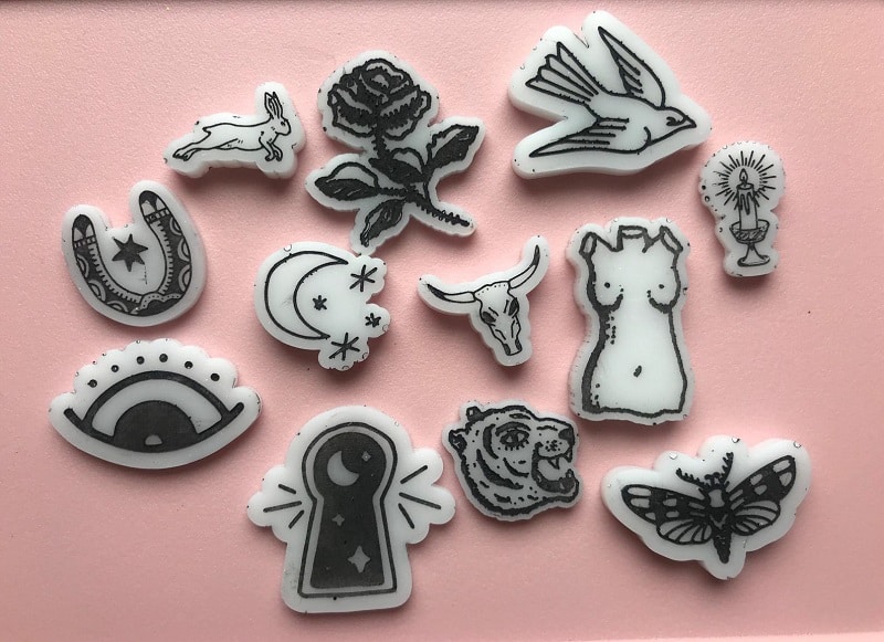 入れ墨に触発された冷蔵庫用マグネット