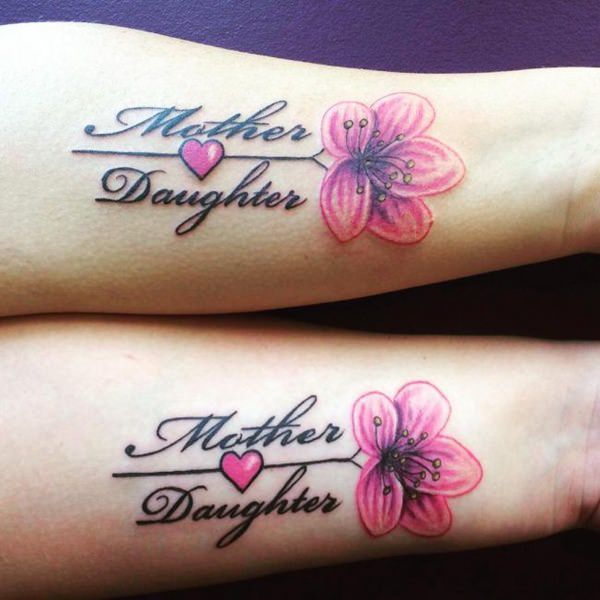 Tatuagens de mãe e filha