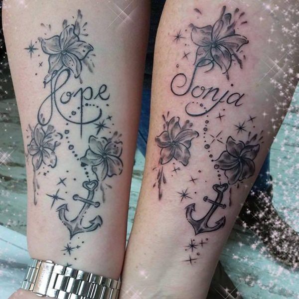 Tatuagens de mãe e filha