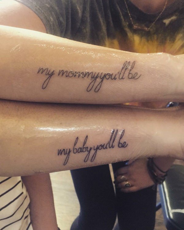 Tatuagens de mãe e filha