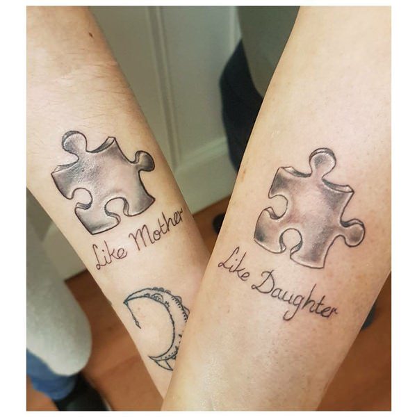 Tatuagens de mãe e filha