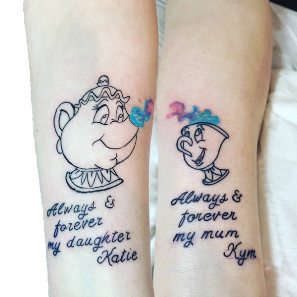 Tatuagens de mãe e filha