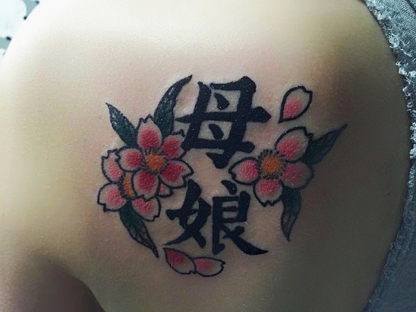 Tatuagens de mãe e filha