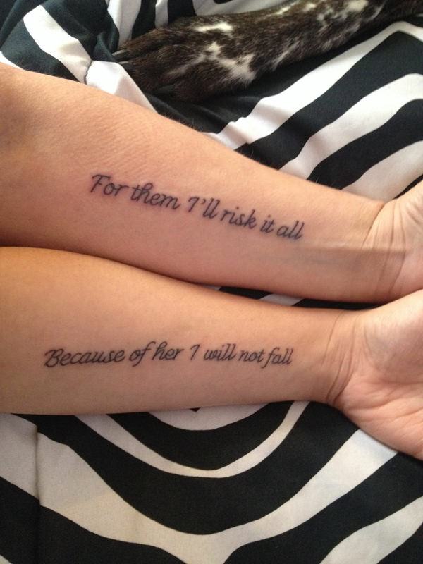 Tatuagens de mãe e filha