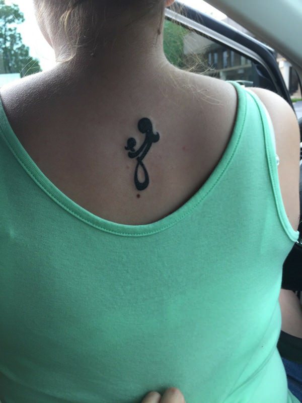 Tatuagens de mãe e filha