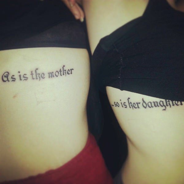 Tatuagens de mãe e filha