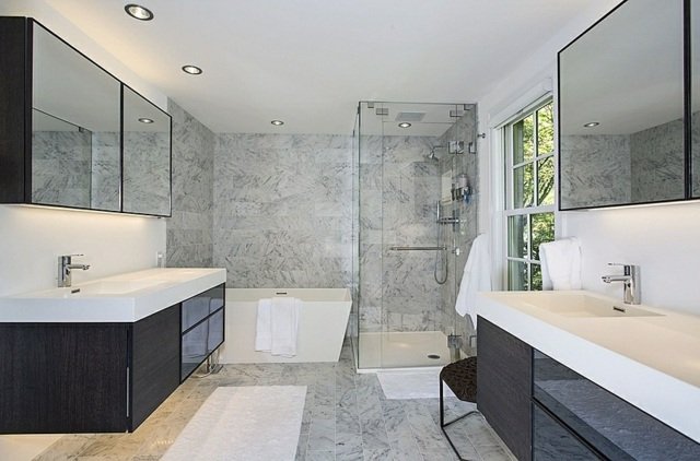 Perete de sticlă special tratat împotriva mucegaiului de var