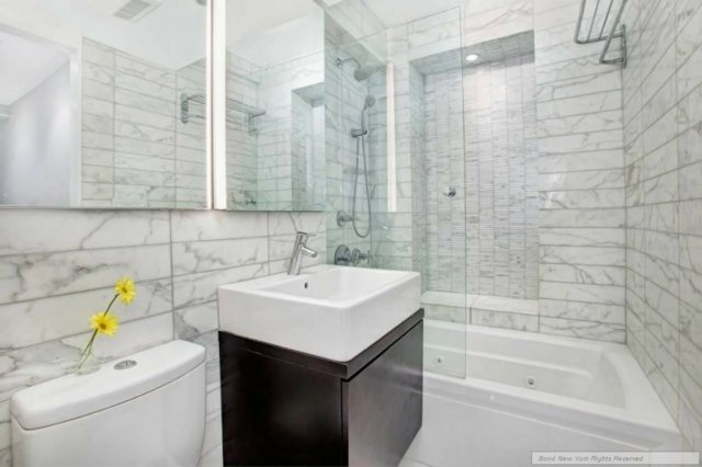 turnare modernă pentru cadă de perete