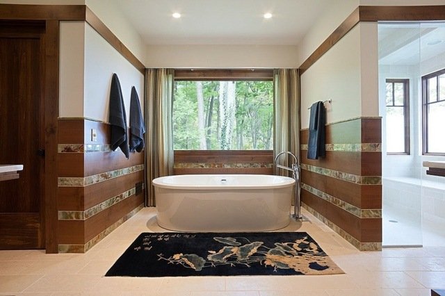 Idei proiectează covor în fața căzii