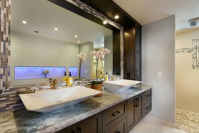 Idei de amenajare baie mobilier din lemn