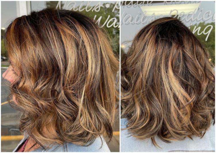 Caramel blond evidențiază pe părul de lungime medie