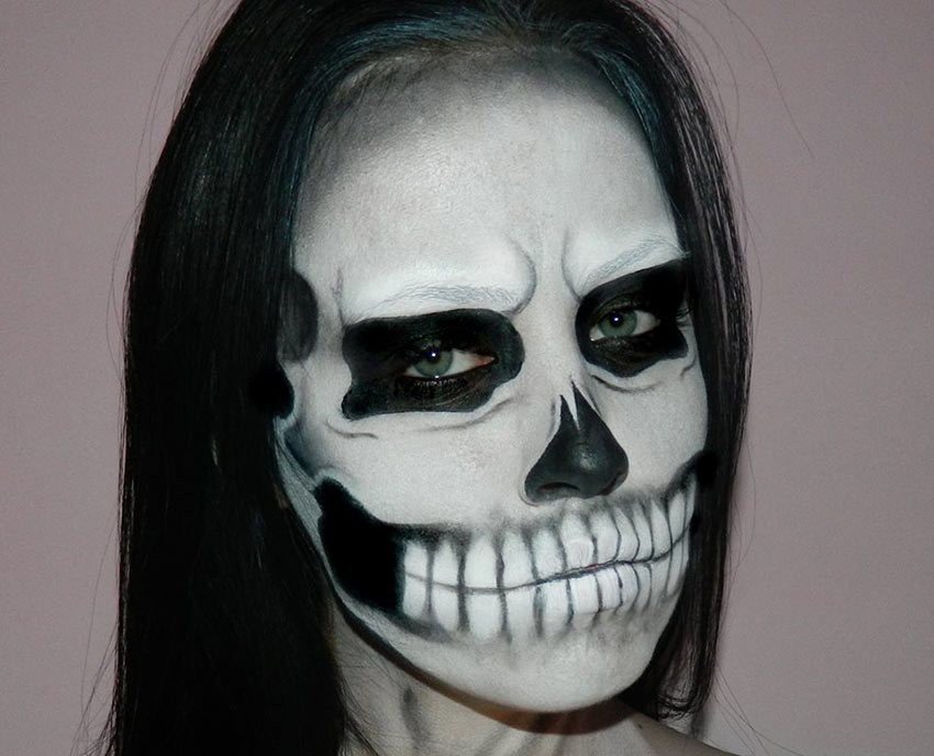 Craniu machiaj femeie alb-negru simplu