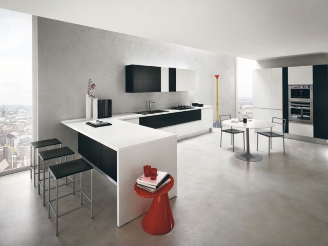 design purist bucătărie italiană - scaune de bar alb-negru cadru metalic