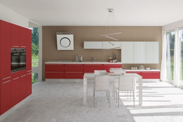 bucătărie cu masă scaune albe design modern combinație de culori-apartament spațios