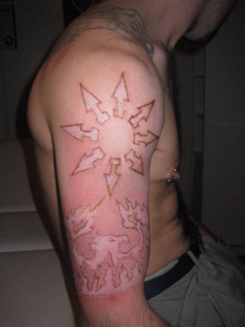Tatouage de marque sur le bras
