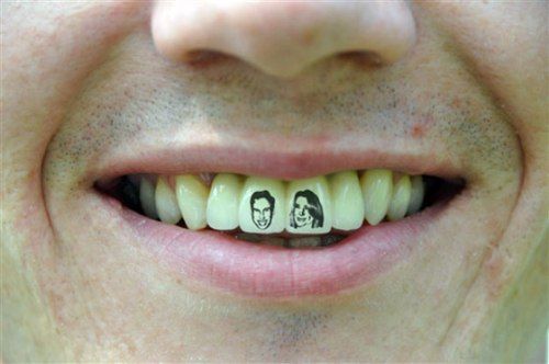 tatouage-de-dents-royales