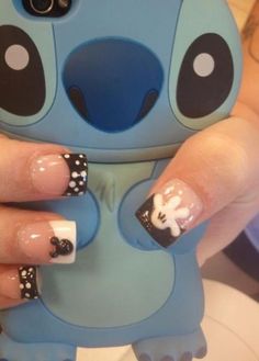 ミッキーマウスのネイルアート