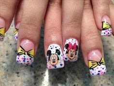 ミッキーマウスのネイルアート