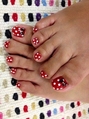 ミッキーマウスのネイルアート