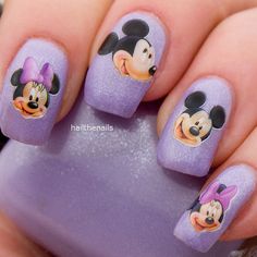 ミッキーマウスのネイルアート