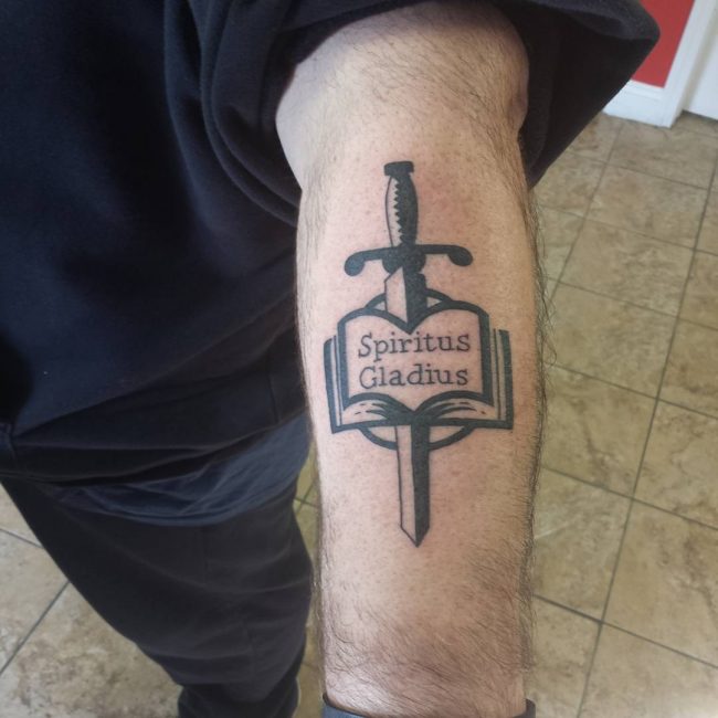 Svetopisemski verz tetovaža