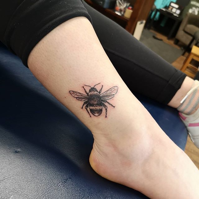 Tetovaže medene čebele