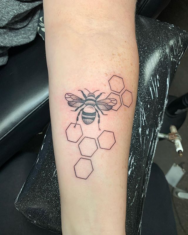 Tetovaže medene čebele