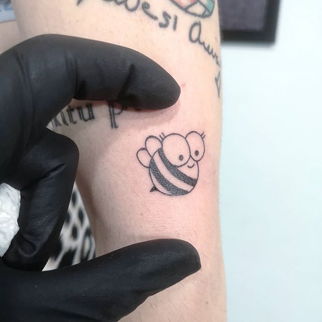 Tetovaže medene čebele