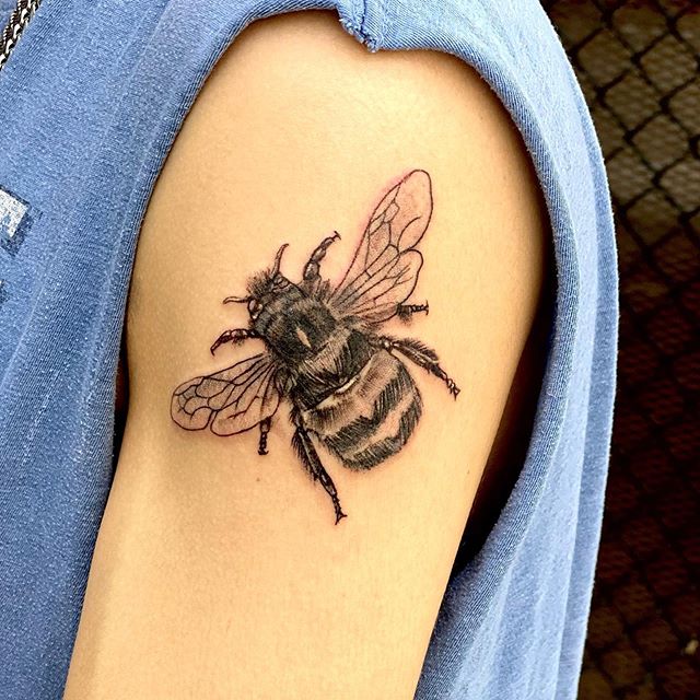 Tetovaže medene čebele