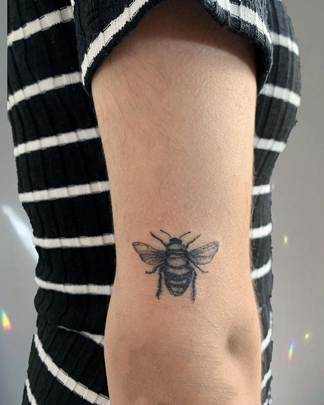 Tetovaže medene čebele