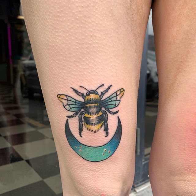 Tetovaže medene čebele