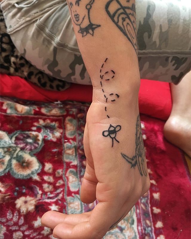 Tetovaže medene čebele