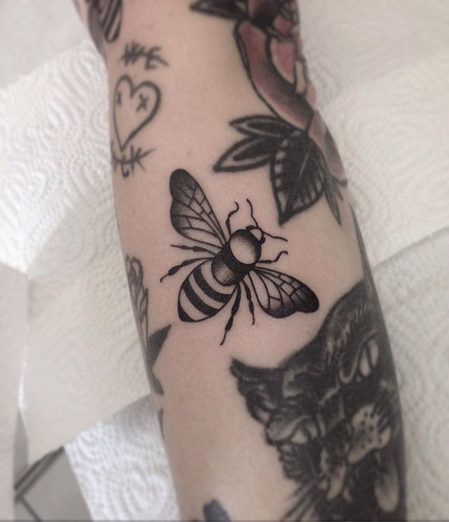 Tetovaže medene čebele