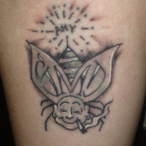 tetovaža medene čebele