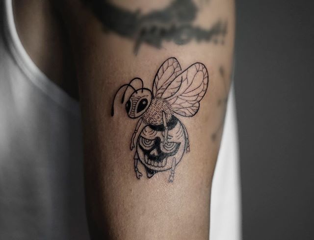 Tetovaže medene čebele