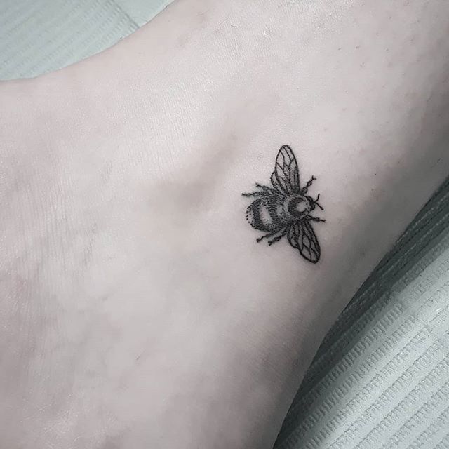 Tetovaže medene čebele