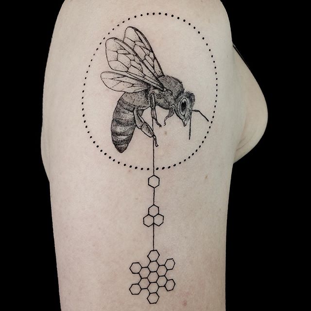 Tetovaže medene čebele