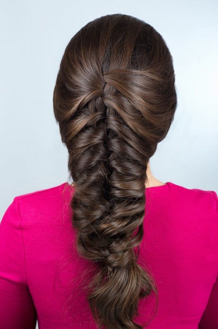 Instrucțiuni pentru coafura împletită cu șiret mai mult volum