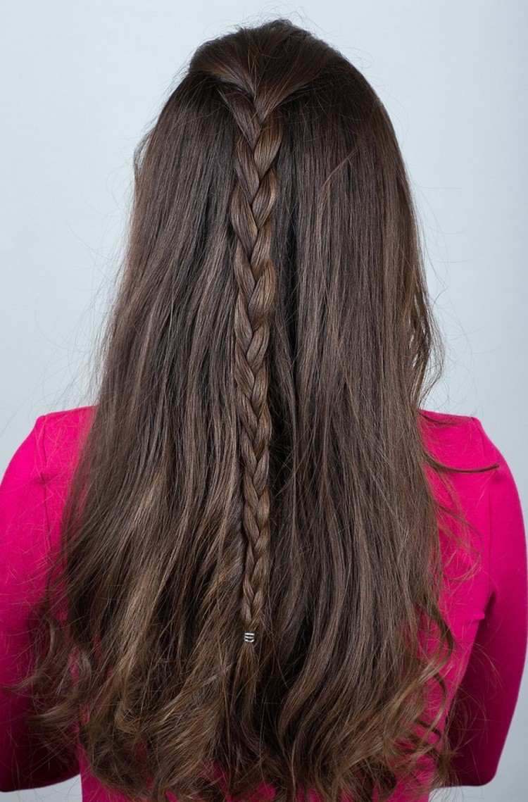 Ghid pentru aspectul împletiturii cu șiret în față, pentru părul lung