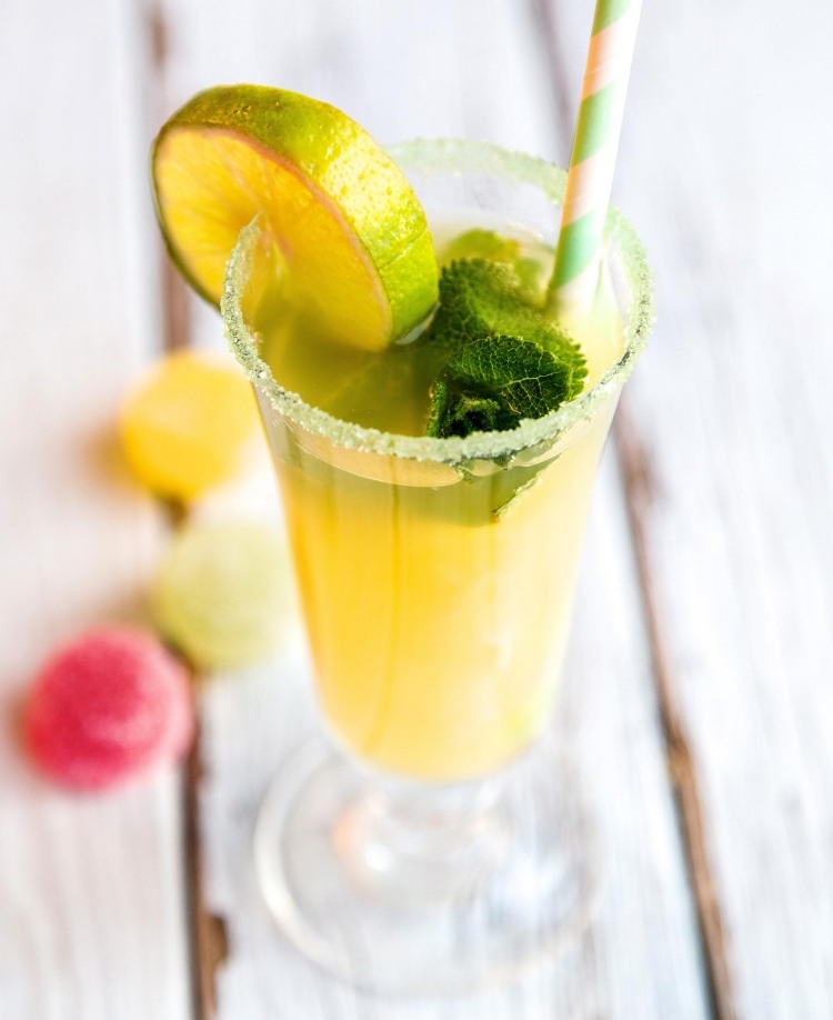 Mocktail de ananas cu mere verzi cu menta rețetă de mocktail verde-măr-ananas-mentă