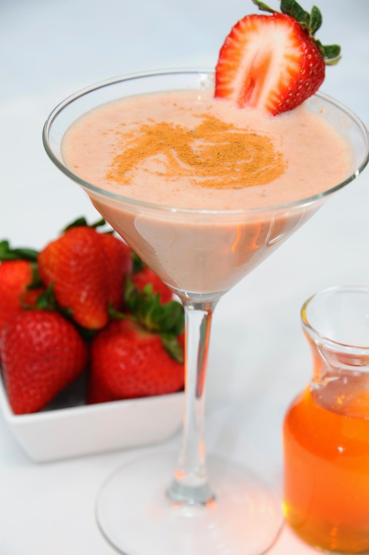 Mocktail Jardin de Fraises cu căpșuni, chefir și scorțișoară Jardin-de-Fraises-cocktail-fără-alcool-căpșuni-kefir-scorțișoară