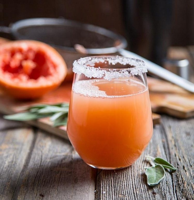 Mocktail de grapefruit și salvie - rețetă cocktail grapefruit-salvie-nealcoolic