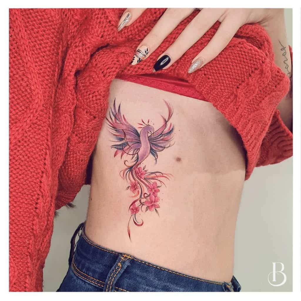 tatouage de phénix sur le côté des femmes