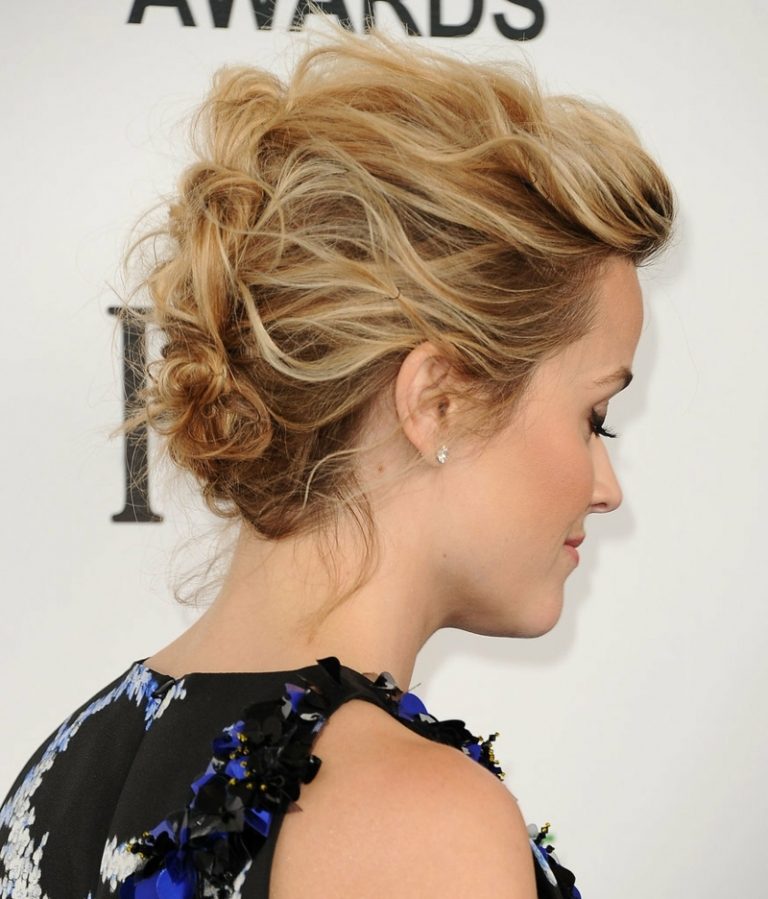Puneți părul ondulat ca Reese Witherspoon cool updos wave braid reese witherspoon idea