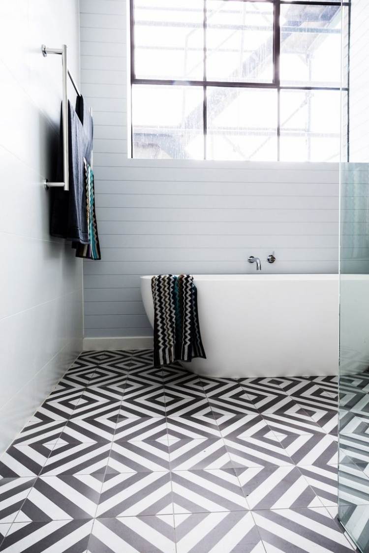 Aadezimmer minimalist - gresie alb-negru pe podea gresie-baie-podea-modernă-minimalistă-cadă-alb-negru