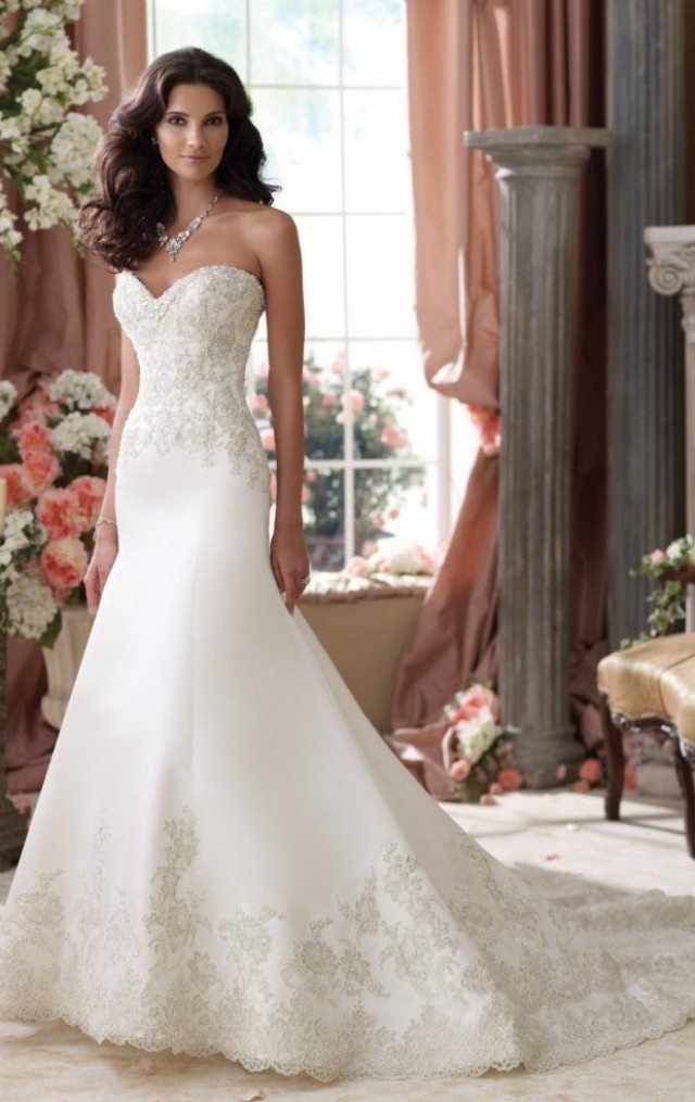 Decolteu inimă, tren lung, broderie curele-largi-elegante-rochie-de-mireasa-moda-nunta