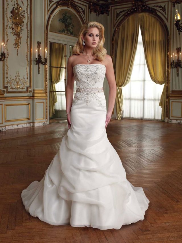 Draperii din sifon, broderie pe bustier rochie de mireasa fara bretele-bogata-pe-podea
